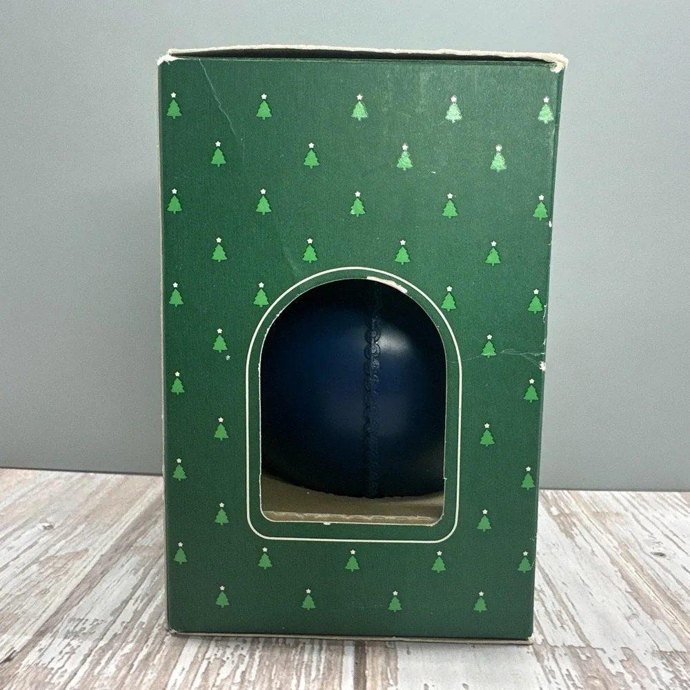 Vintage Hallmark‎ Keepsake Ornament Lighted Nativity 1984 QLX7000-1 with Box